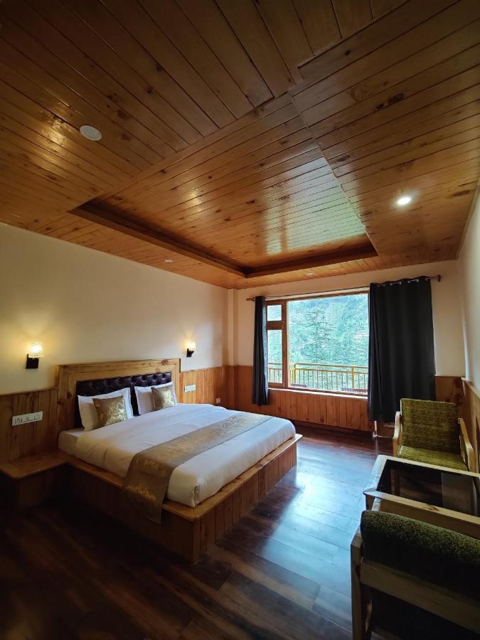 The Woodpecker Inn & Cafe, Jibhi Zewnętrze zdjęcie